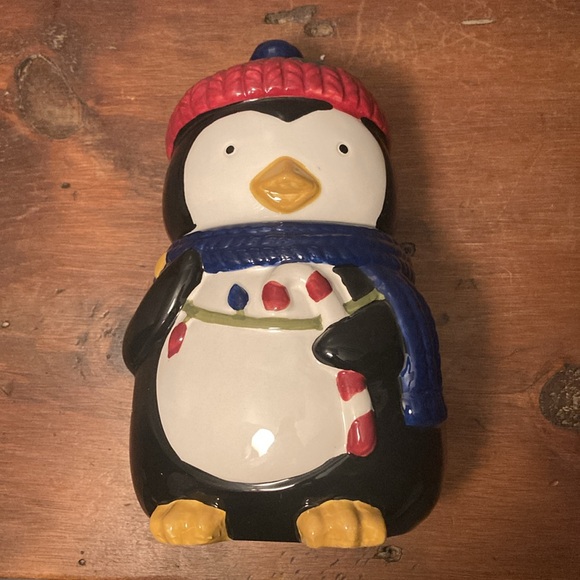NWT- Adorable Hand Painted Holiday Penguin Ceramic Cookie Jar Decoration - Picture 13 of 17